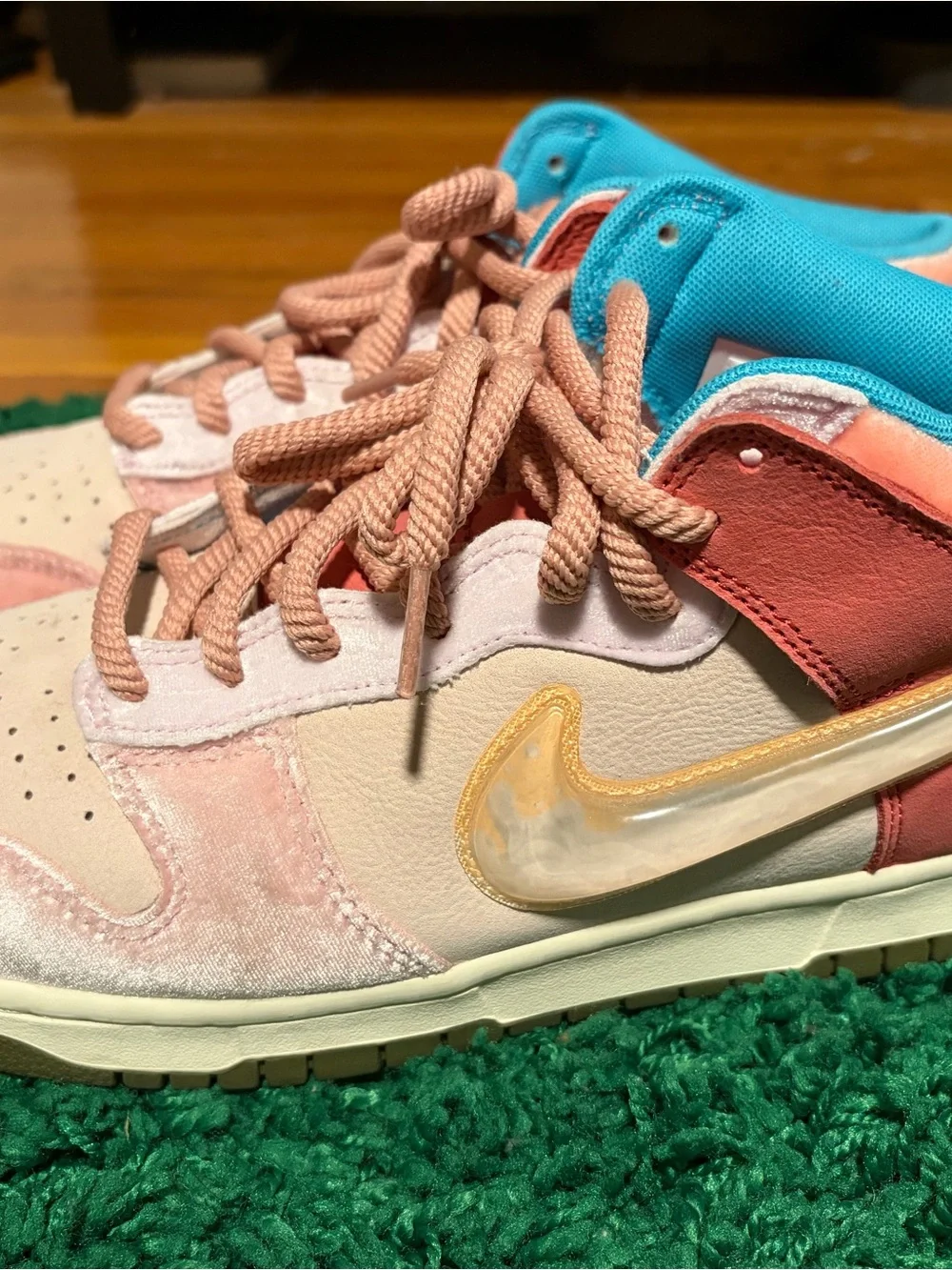 Nike Dunk x social status collab